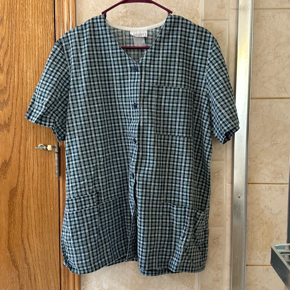 4 pocket scrub top
